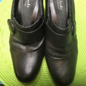 Clark’s Bendable Black Woman’s Shoes